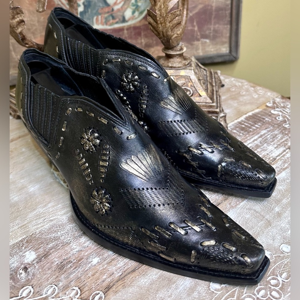 EUC BCBGirls “Toom” Vintage Style Boho Western Ankle Booties. Size 37.5/7.5 - Picture 2 of 14